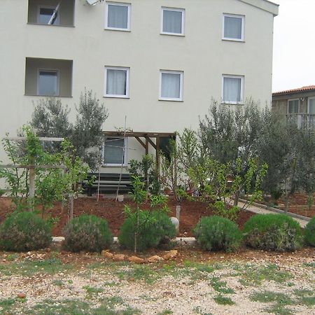 Apartments Ana Vir Esterno foto